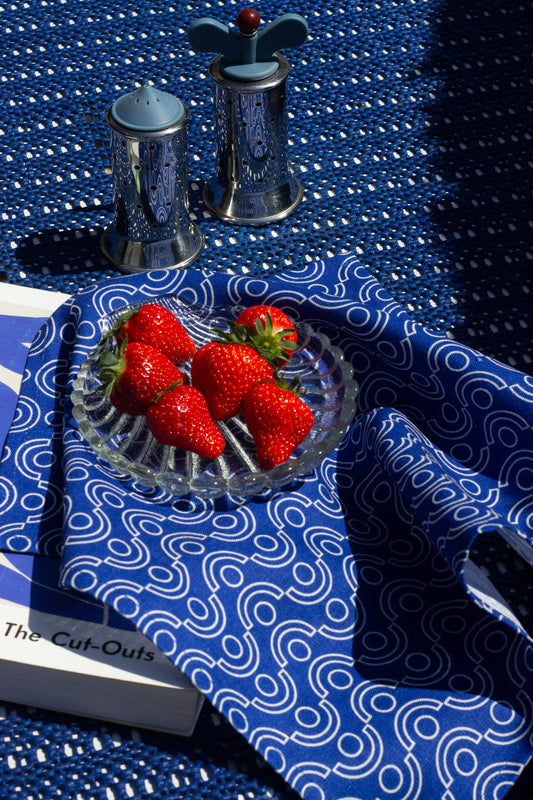 Margot & Me | Home-Collection 2020 | Lookbook | Dunkelblaue Leinen-Stoffserviette Twist