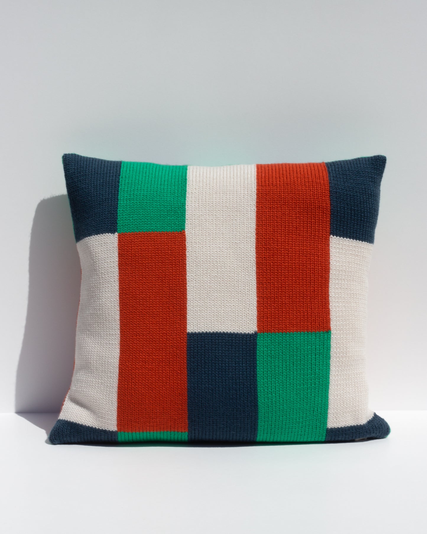 Margot & Me | Home Collection 2020 | Strickkissen Anni aus Merinowolle 35x35cm |Â Vorderseite