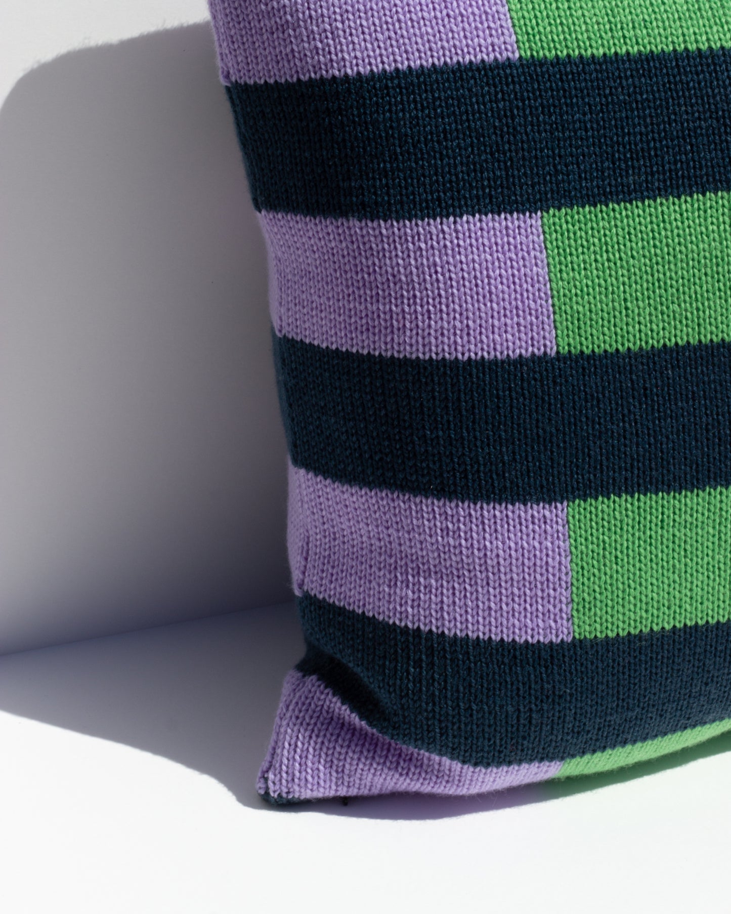 Margot & Me | Home Collection 2020 | Strickkissen Brick aus Merinowolle 35x35cm |Â Detail