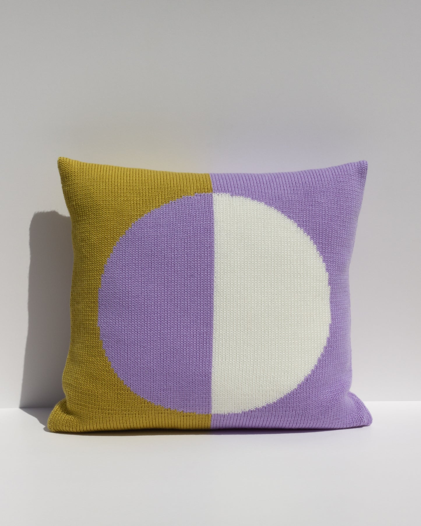 Margot & Me | Home Collection 2020 | Strickkissen Eclipse aus Merinowolle 35x35cm |Â Vorderseite