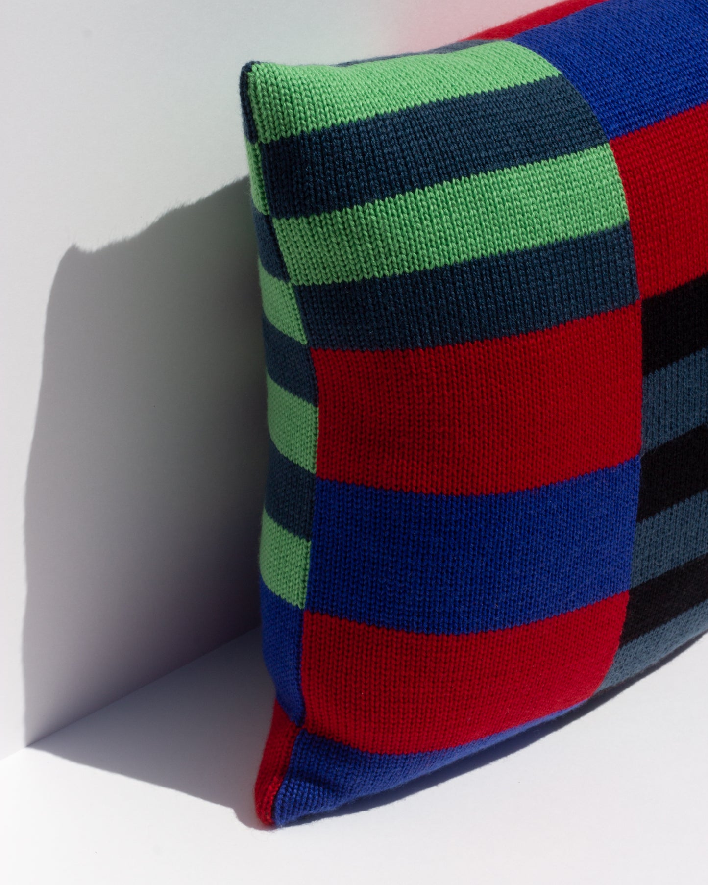Margot & Me | Home Collection 2020 | Strickkissen Grete aus Merinowolle 35x35cm |Â Detail