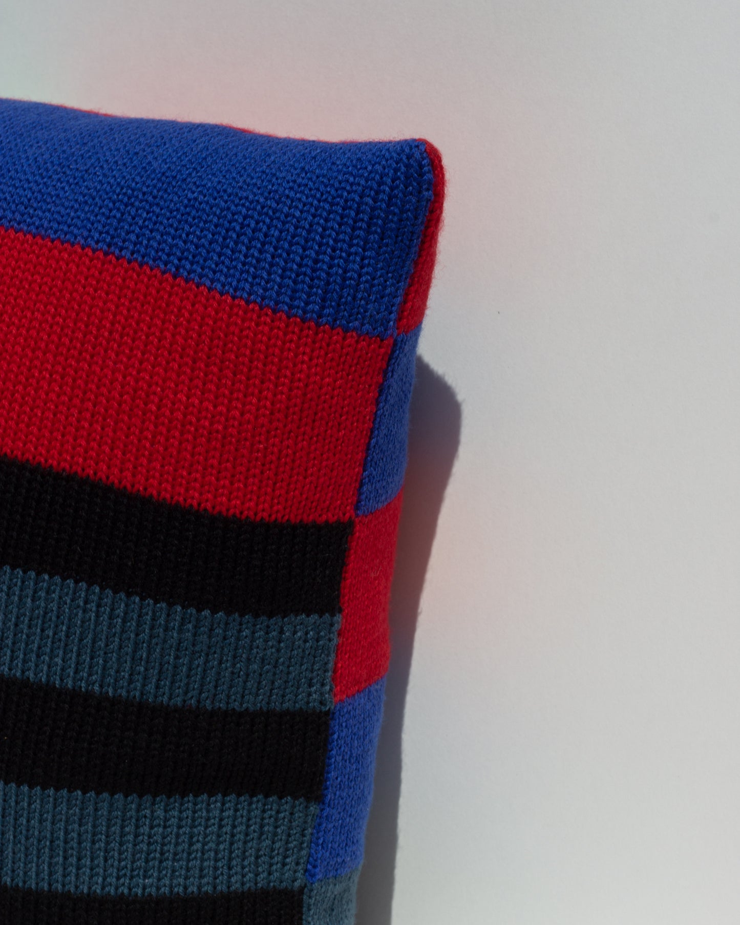 Margot & Me | Home Collection 2020 | Strickkissen Grete aus Merinowolle 35x35cm |Â Detail