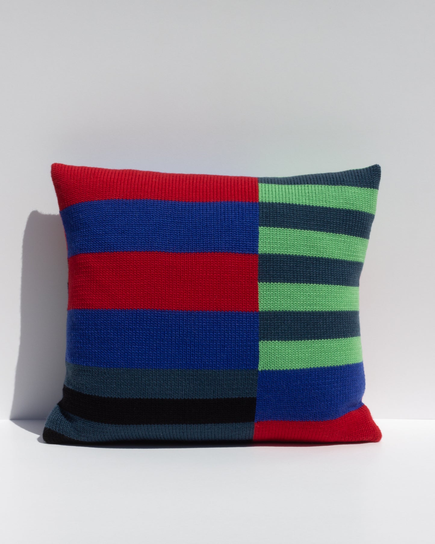 Margot & Me | Home Collection 2020 | Strickkissen Grete aus Merinowolle 35x35cm |Â Vorderseite