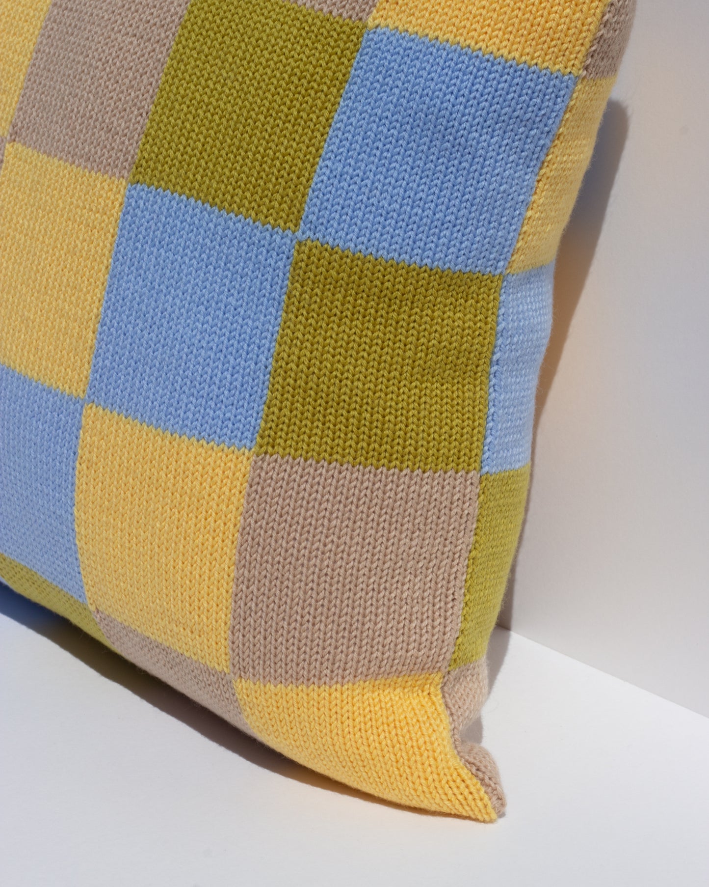 Margot & Me | Home Collection 2020 | Strickkissen Harmony aus Merinowolle 35x35cm |Â Detail