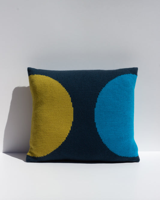 Margot & Me | Home Collection 2020 | Strickkissen Midnight aus Merinowolle 35x35cm | Vorderseite