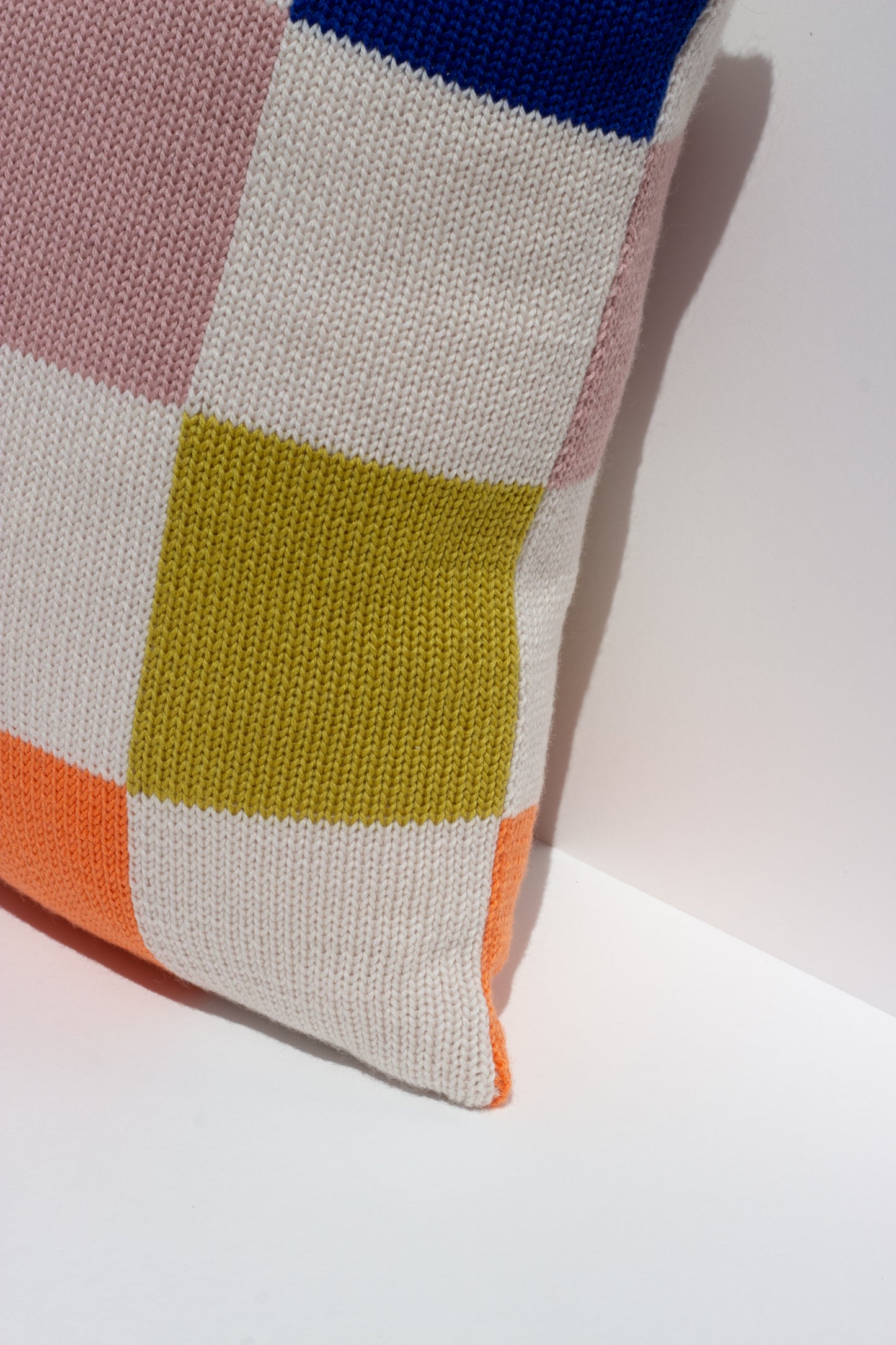 Margot & Me | Home Collection 2020 | Strickkissen Oona aus Merinowolle 35x35cm | Detail