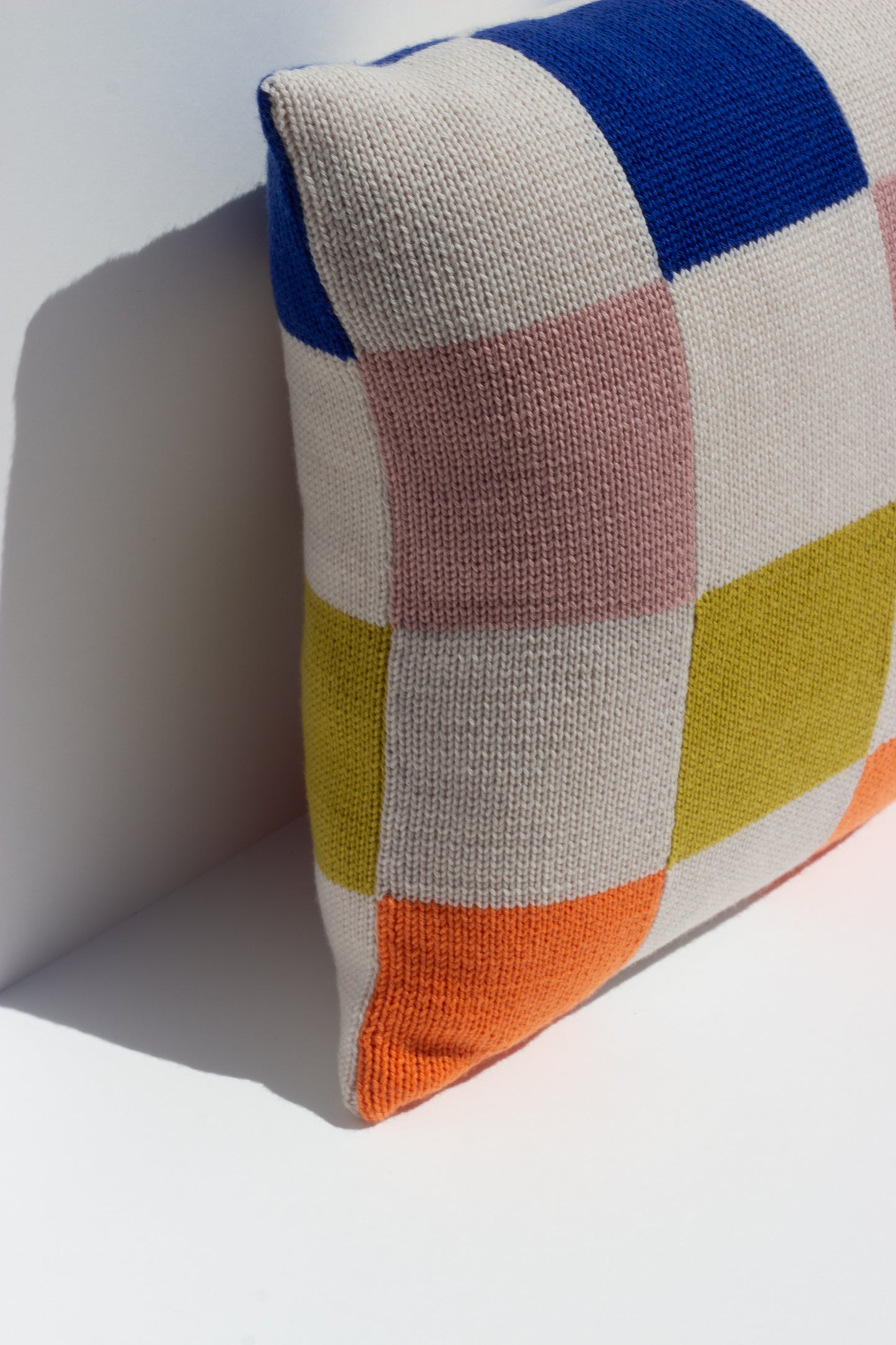 Margot & Me | Home Collection 2020 | Strickkissen Oona aus Merinowolle 35x35cm | Detail