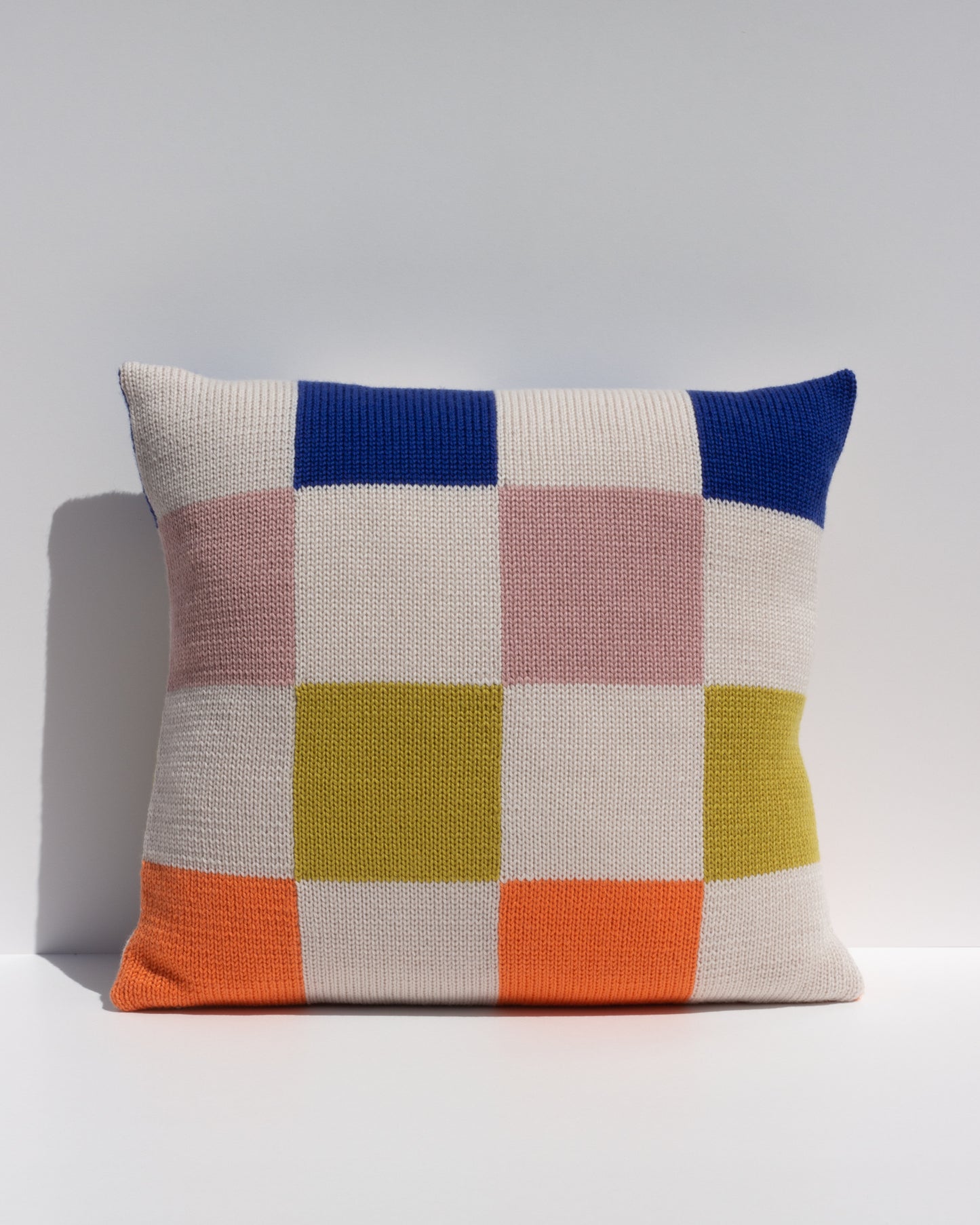 Margot & Me | Home Collection 2020 | Strickkissen Oona aus Merinowolle 35x35cm | Vorderseite