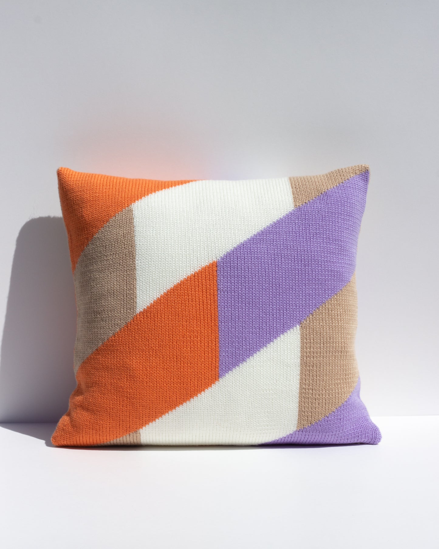 Margot & Me | Home Collection 2020 | Strickkissen Shade aus Merinowolle 35x35cm | Rückseite