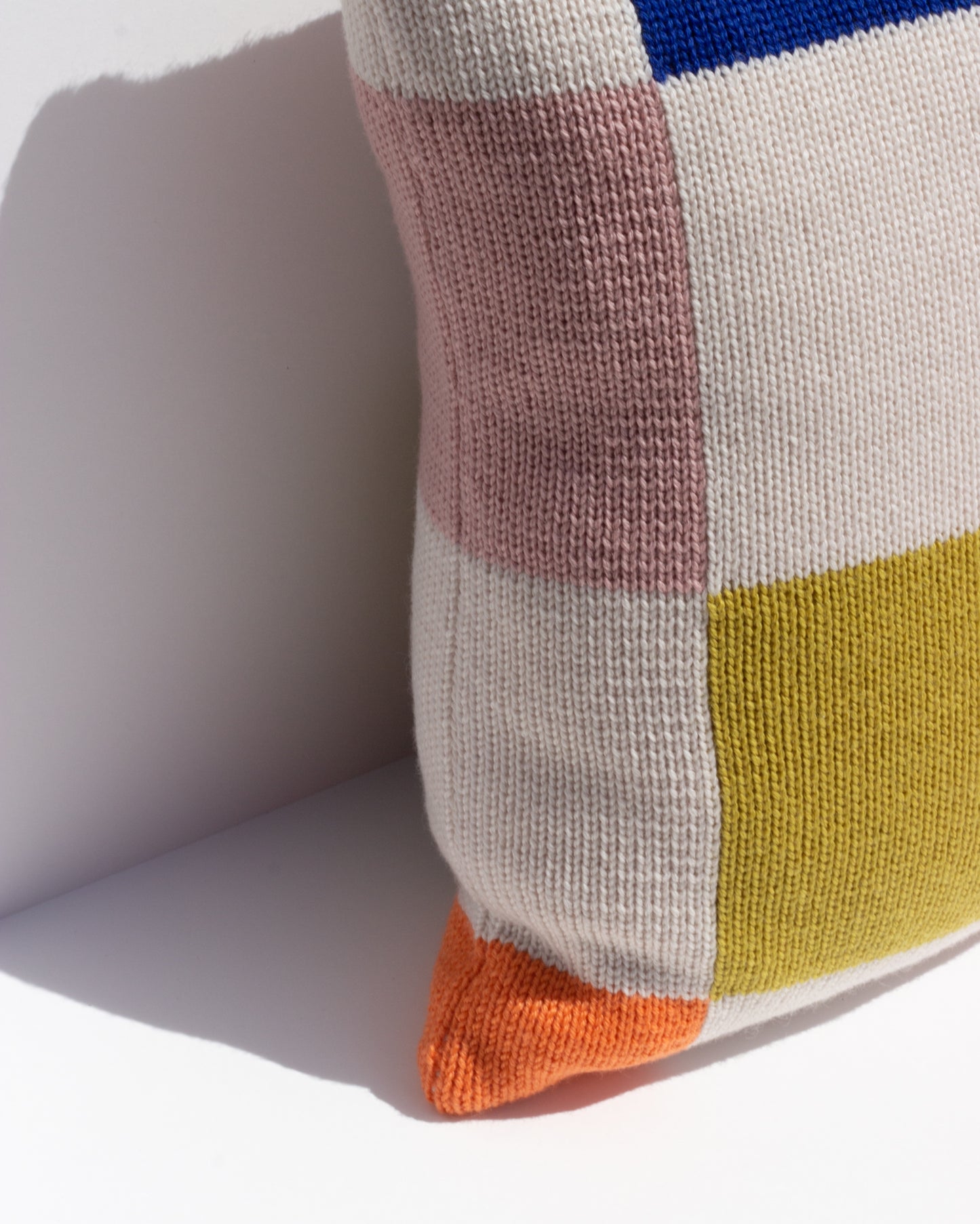 Margot & Me | Home Collection 2020 | Strickkissen Sonia aus Merinowolle 35x35cm | Detail